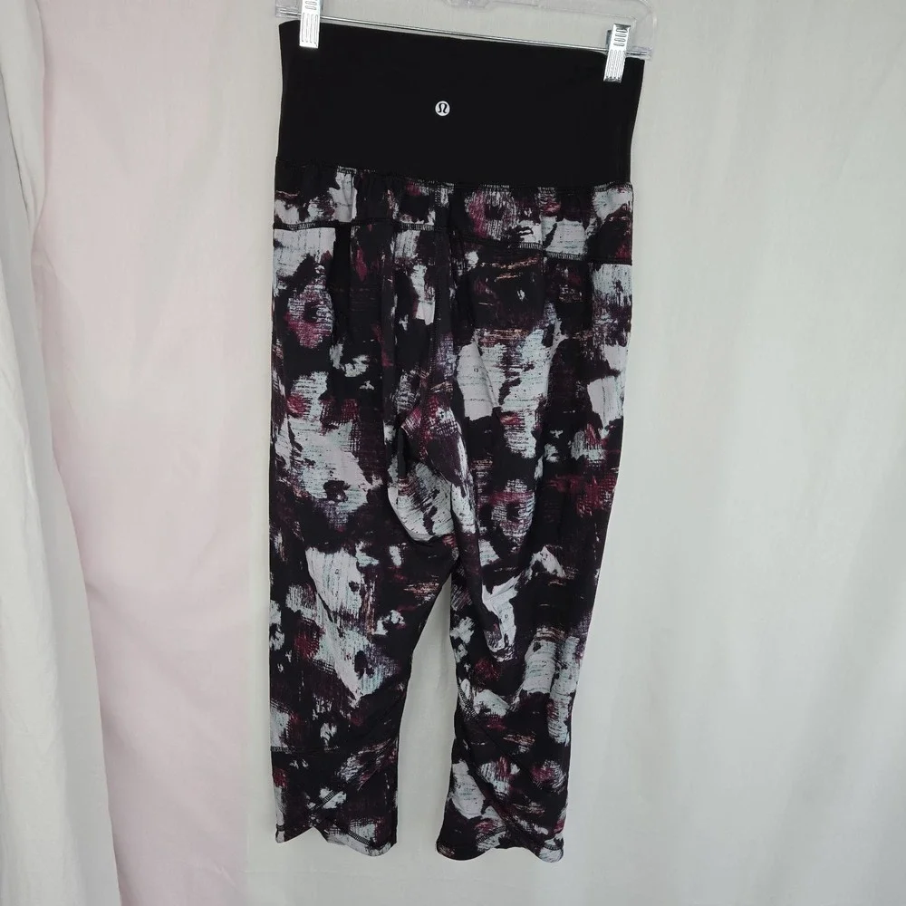 Lululemon Tranquil Crop Pants High Waist Kara Blossom Multi Black Size 8 Lounge